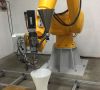 3D‐Druck mit Industrieroboter bei der Firma Hans Weber Maschinenfabrik in Kronach im Versuchslabor.